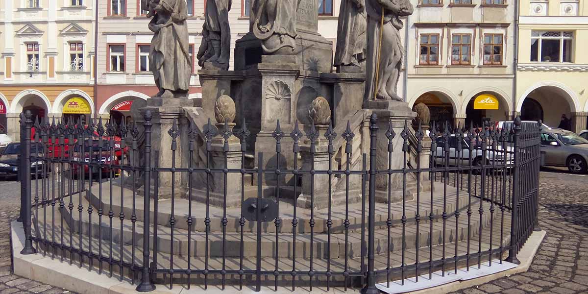 Oplocení Nejsvětější trojice Krakonošovo náměstí Trutnov Jan Postrach